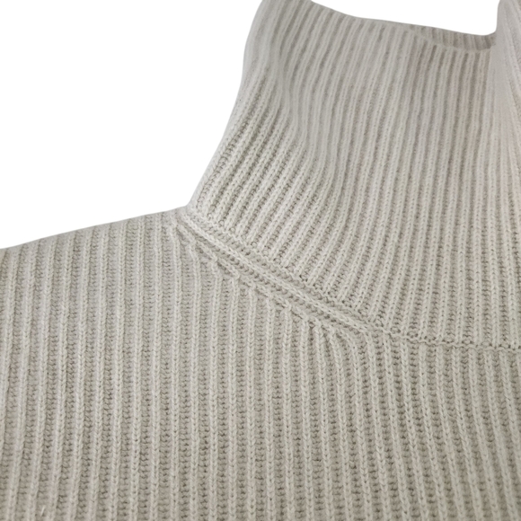 Peserico Luxury Wool‑Silk‑Cashmere 3/4‑Sleeve Turtleneck Sweater (IT 48 / L) - Picture 2 of 10